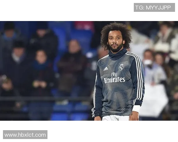 卷发足球明星马塞洛的传奇之路与场上风采的完美结合 卷发足球明星马塞洛的传奇之路与场上风采的完美结合